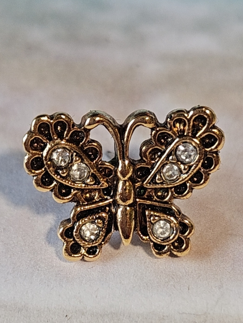 #102 Vintage Avon Brilliant Butterfly Gold Tone Rhinestone Stud Earrings - Picture 2 of 5